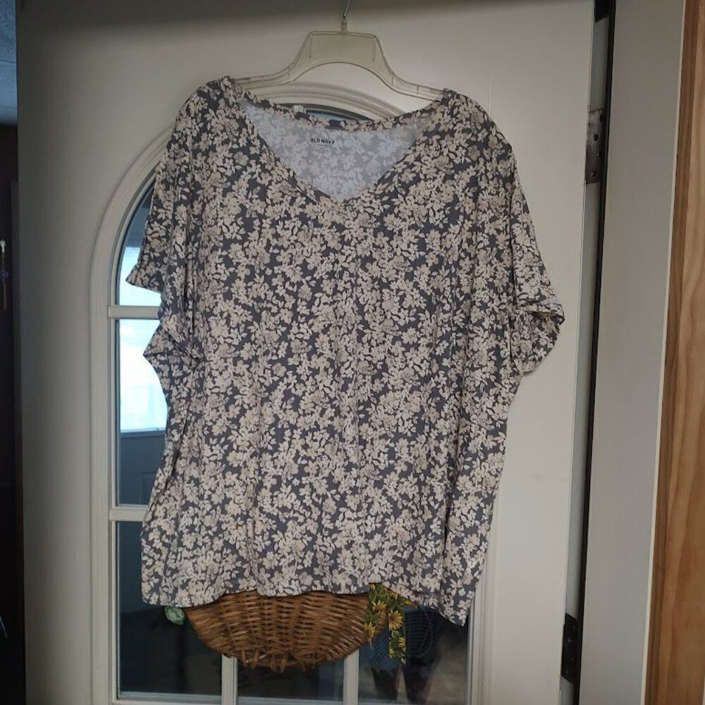 New Old Navy Gray Flowered Everywear Shirt Size Women's 4X